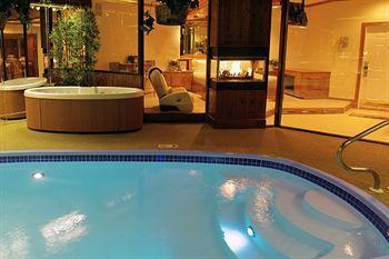 Sybaris Pool Suites Mequon Brown Deer Exterior photo