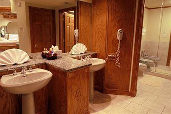 Sybaris Pool Suites Mequon Brown Deer Exterior photo